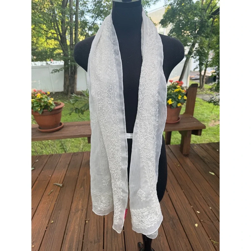 Oscar de la Renta White Embroidered Sheer Scarf Floral Wrap Shawl RN 62720
